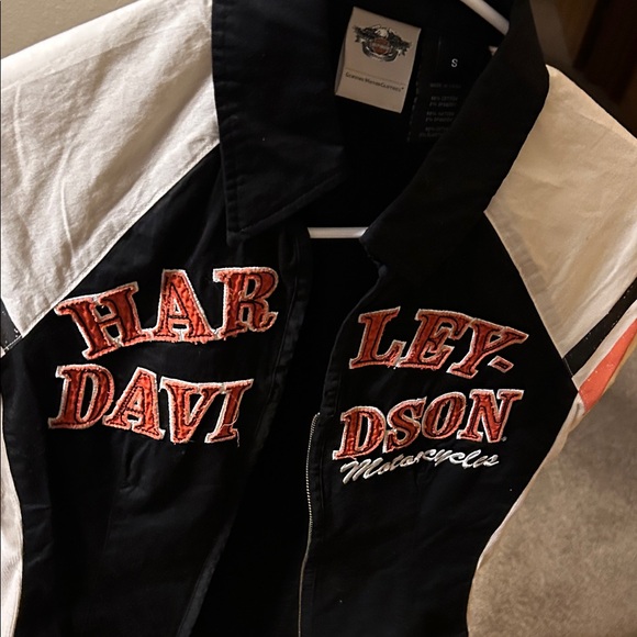 Harley-Davidson Black and White Shirt with Orange Accents - Picture 8 of 8